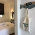 Sea Breeze With Shared Pool And Near The Beach