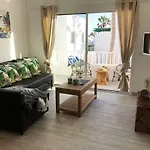 Sea Breeze With Shared Pool And Near The Beach Апартаменты Коста-Тегисе