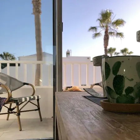 Sea Breeze With Shared Pool And Near The Beach *