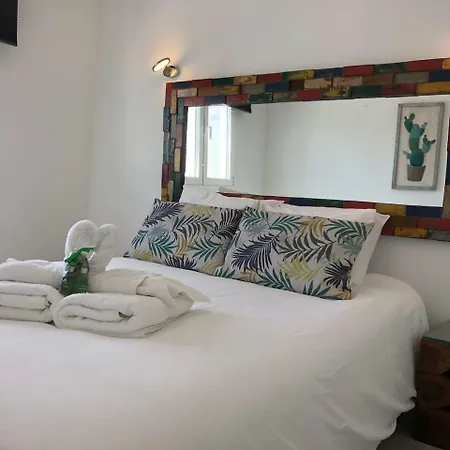 Apartment Sea Breeze With Shared Pool And Near The Beach
