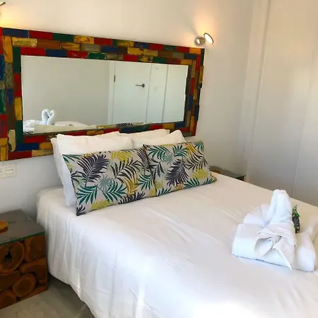 Sea Breeze With Shared Pool And Near The Beach