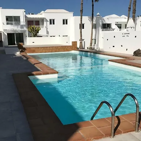 Sea Breeze With Shared Pool And Near The Beach Apartment Costa Teguise