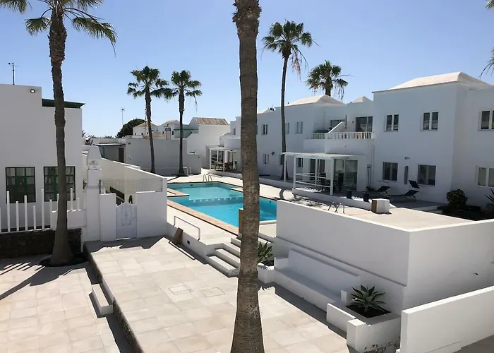 Sea Breeze With Shared Pool And Near The Beach Апартаменты