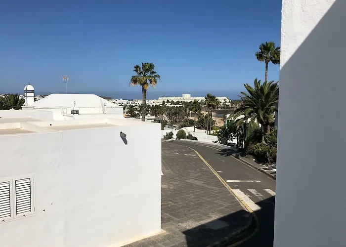 Sea Breeze With Shared Pool And Near The Beach Коста-Тегисе