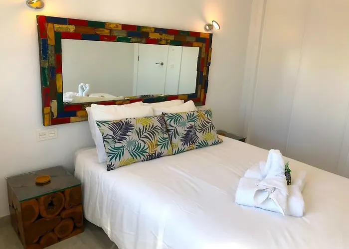 Sea Breeze With Shared Pool And Near The Beach