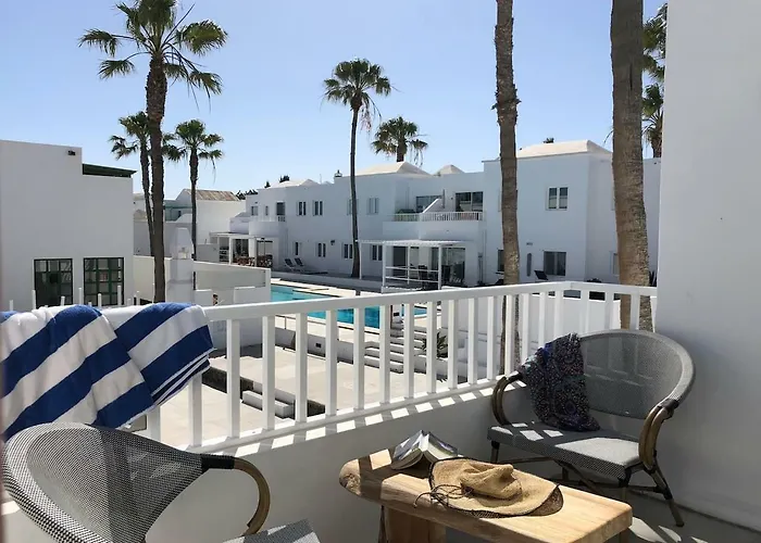 Sea Breeze With Shared Pool And Near The Beach Коста-Тегисе