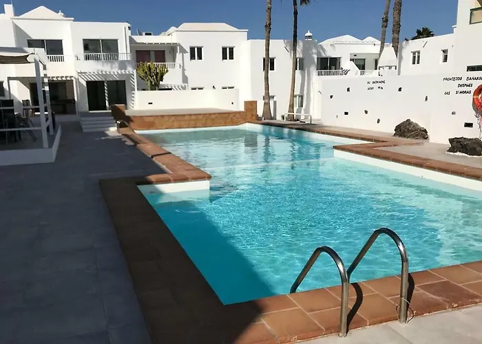 Sea Breeze With Shared Pool And Near The Beach Daire Costa Teguise